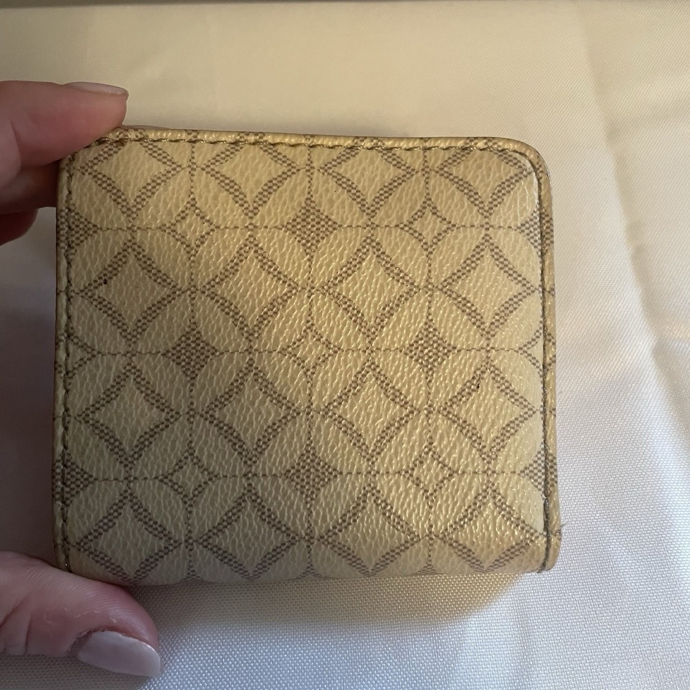 Fossill Leather Wallet Cream Beige Geometric Bifold Pink Interior Small ID Case